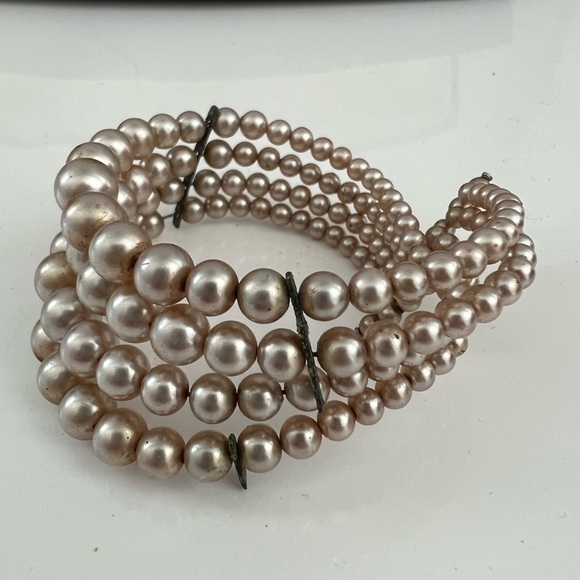 Art Deco cream color faux glass pearls necklace earrings from Simpson’s store - Picture 12 of 12